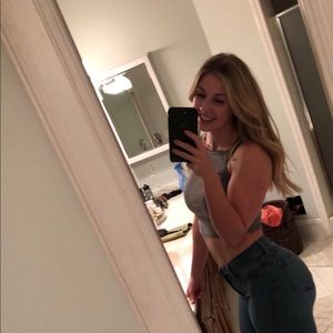 Meet your Posher, Olivia